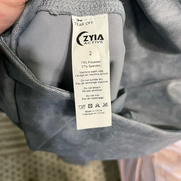 ZYIA NWT Slate Floral Pocket Light In Tight 7/8 24” Leggings Metallic Size 2 - Picture 11 of 11